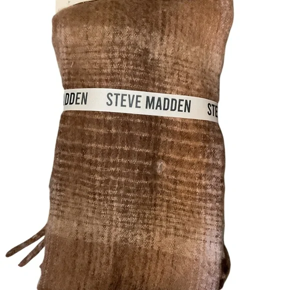 Steve Madden Brown Pom-Pom Beanie Hat & Scarf NWT - Picture 4 of 6